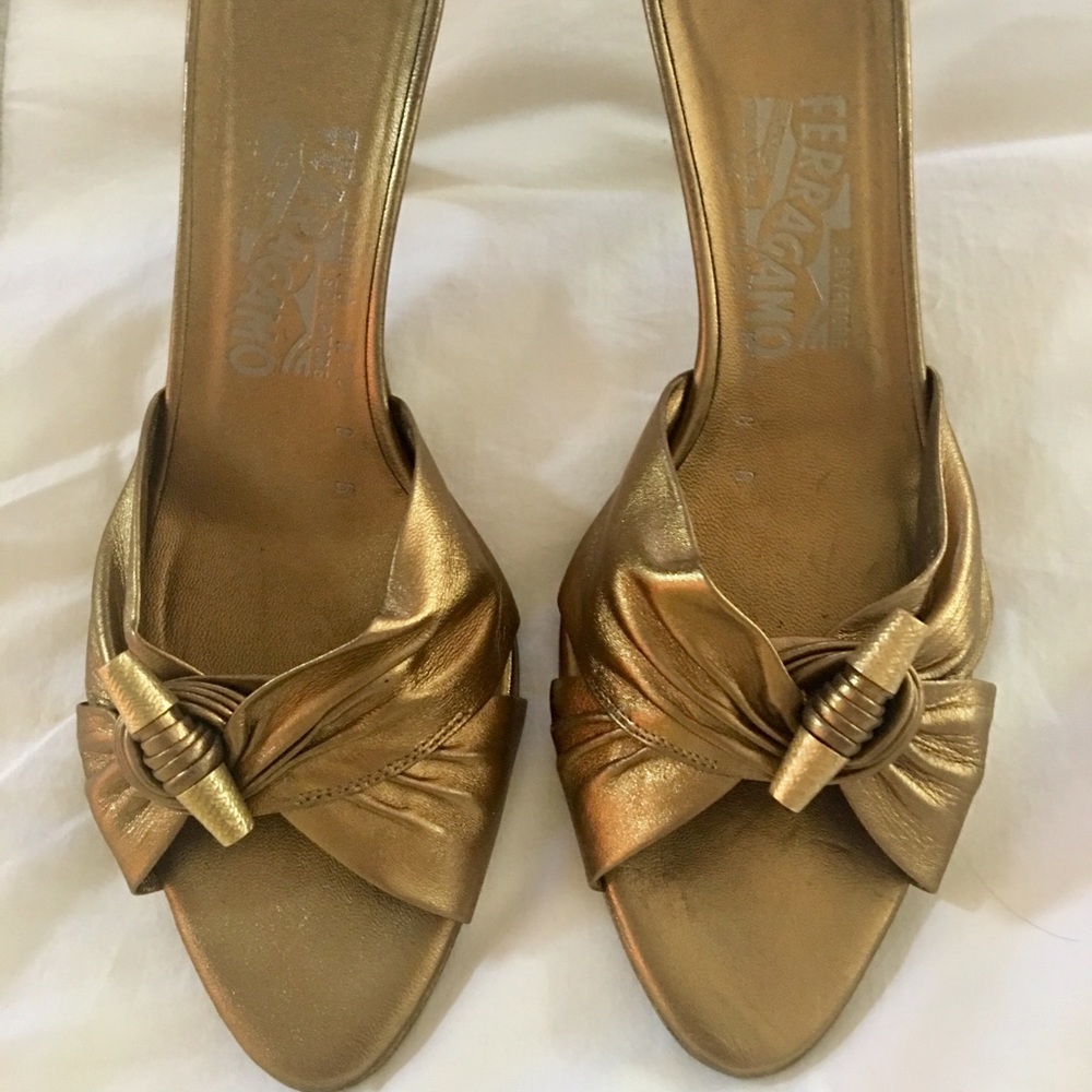 SALVATORE FERRAGAMO Gold Leather Heel- Holidays